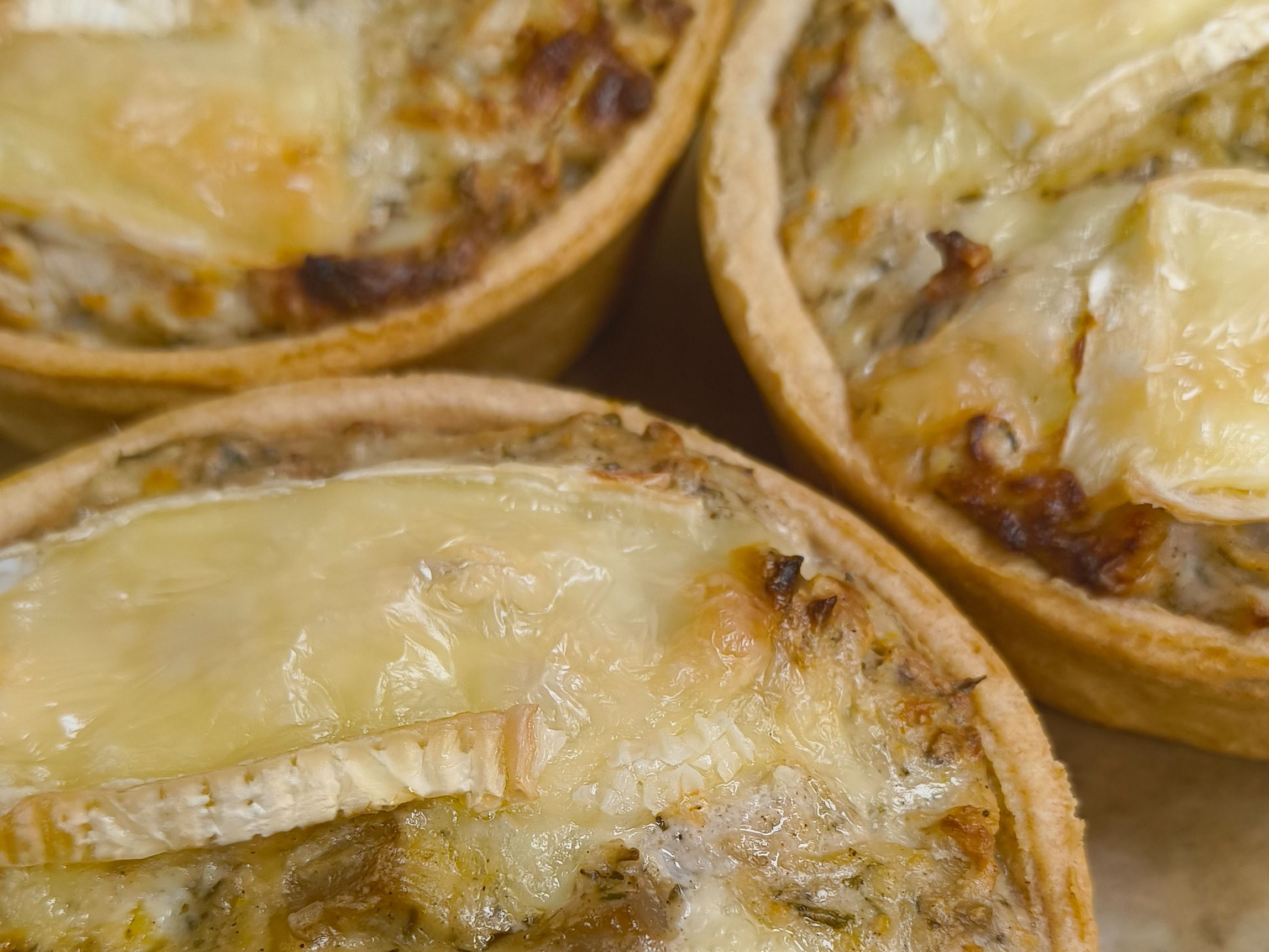 4 kazen quiche met prei champignons en seizoenssalade 1 pers.