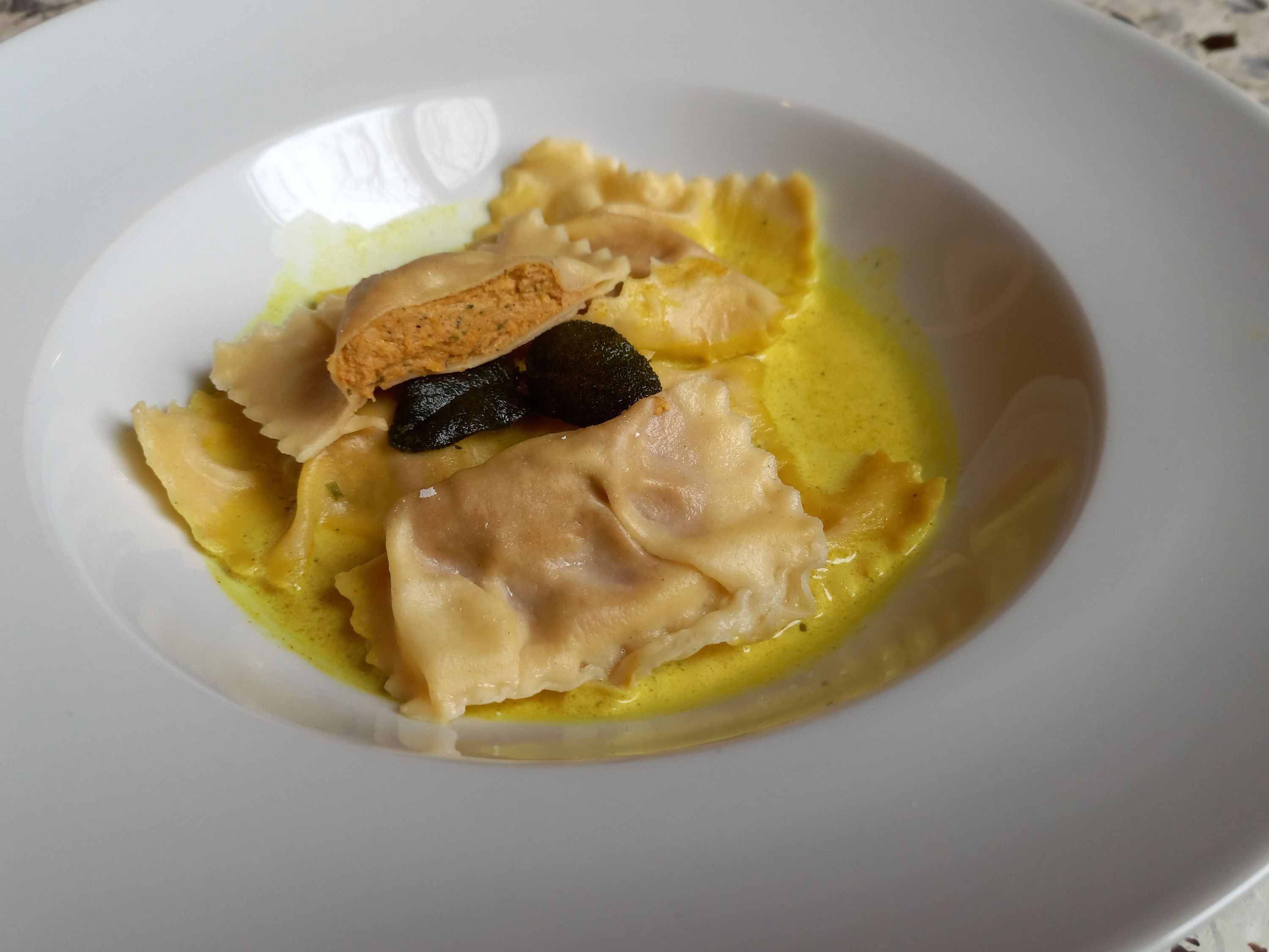 Pompoen ravioli met currysaus voor 2 personen