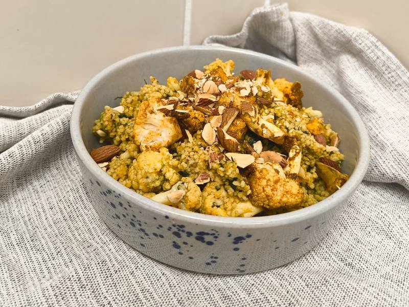 Couscous salade met bloemkool, spinazie en amandel voor 2 personen