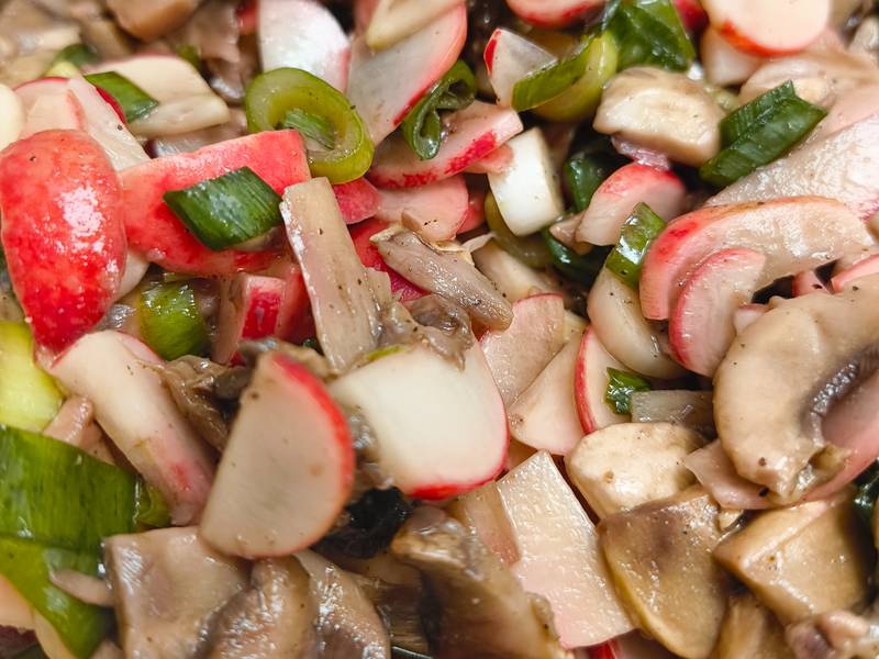Frisse paddenstoel radijs salade voor 2 personen