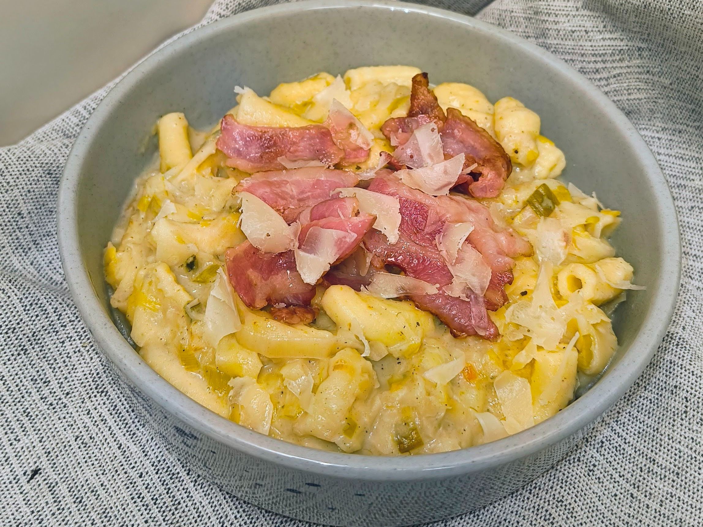 Mac and cheese prei bloemkool en spek voor 2 personen